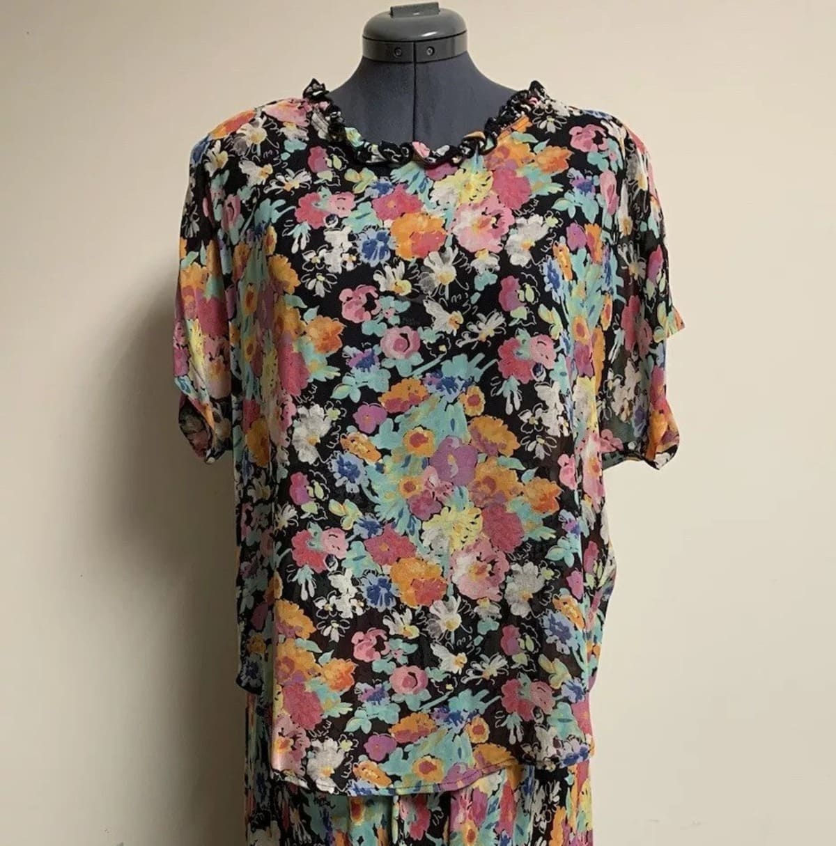 How to tell if Dorothy Schoelen is vintage: Logos, Tags & Tips