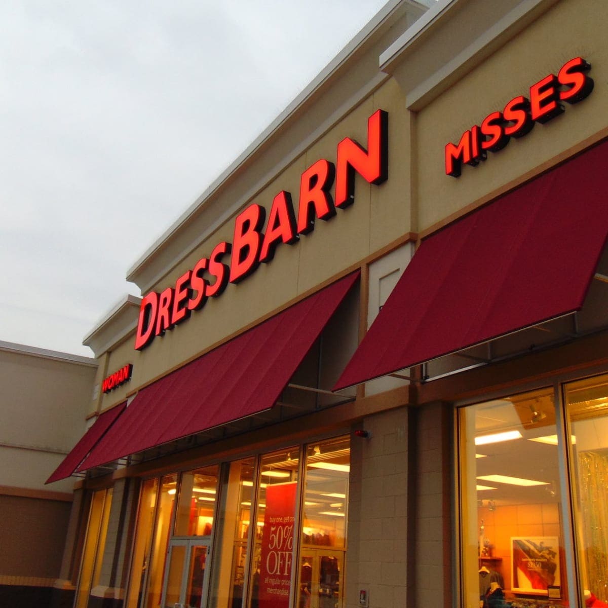 How to tell if Dressbarn is vintage: Logos, Tags & Tips